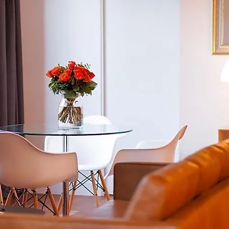 Loft Luxe Hyper Centre: Terrasse/piscine/ Salle De Sport Bed & Breakfast