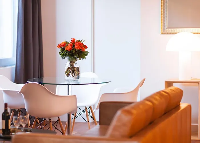 Loft Luxe Hyper Centre: Terrasse/piscine/ Salle De Sport Bed and Breakfast